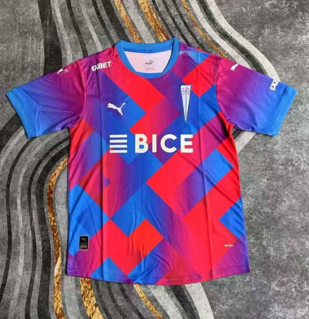 Universidad Católica 2025-26 Tercera camiseta