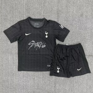 niños Tottenham Hotspur 2025-26 Special Edition Kit