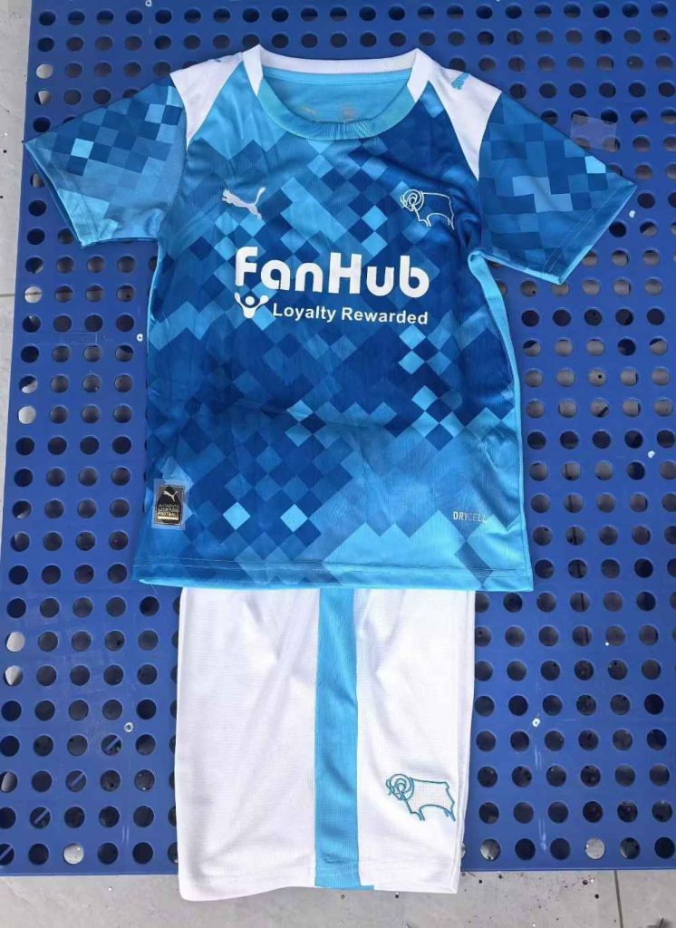 niños Derby County 2025-26 Tercera Kit