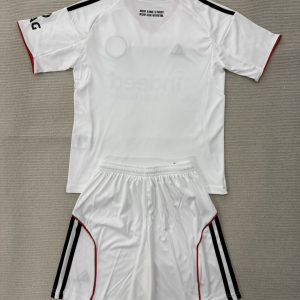 niños Frankfurt 2025-26 Visitante kit