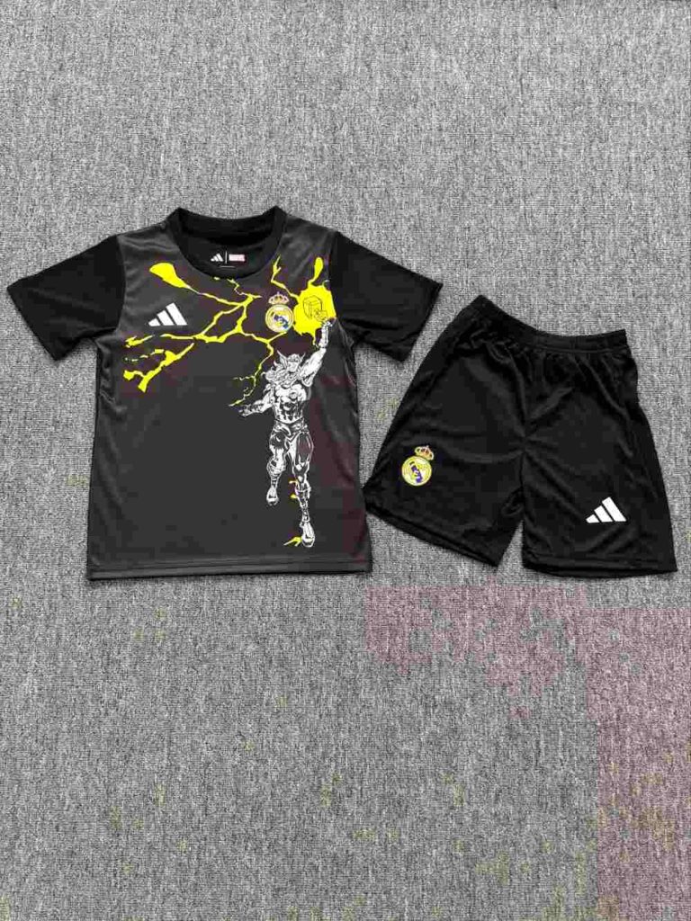 niños Real Madrid 2025 Marvel Special Kit